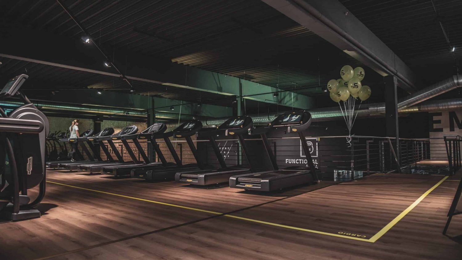 What Is a Manual Treadmill? Our Guide to Running in a Fun New Way