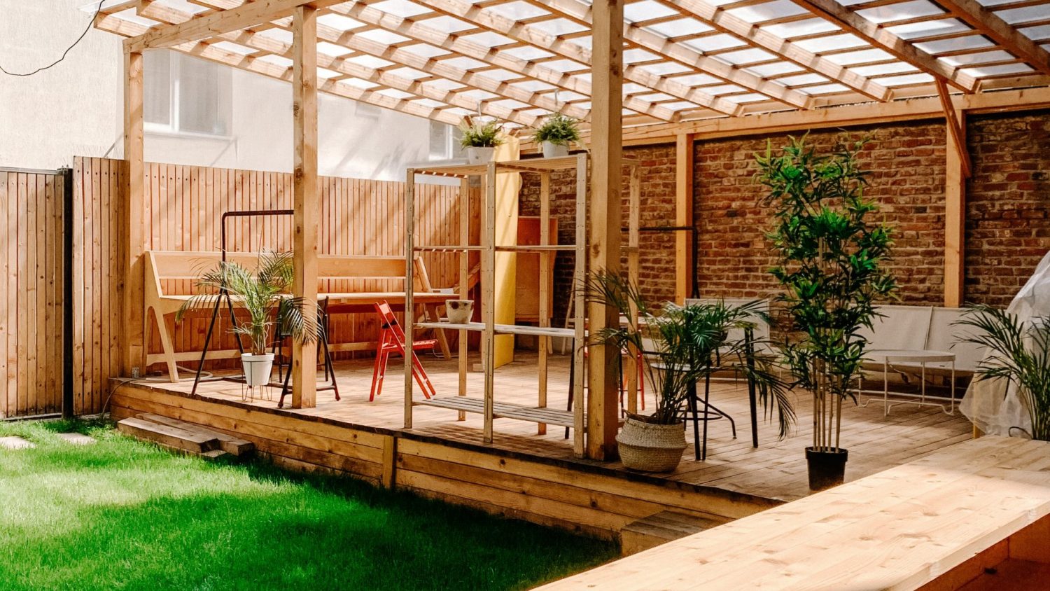 10 Simple And Beautiful Pallet Deck Ideas